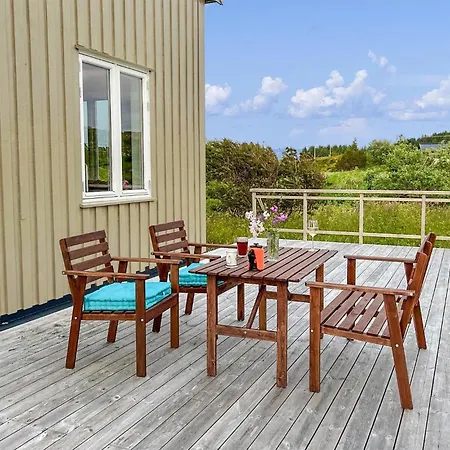 Front In With Kitchen Holiday home *